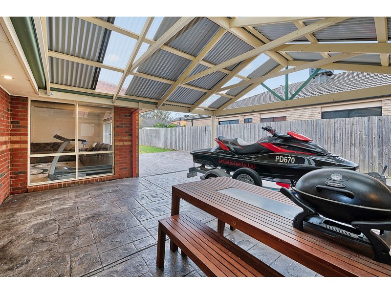 8 O’Dowd Place, Lynbrook VIC 3975