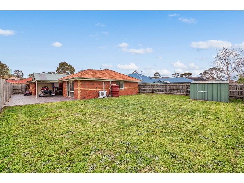 8 O’Dowd Place, Lynbrook VIC 3975