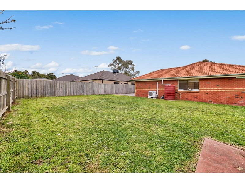 8 O’Dowd Place, Lynbrook VIC 3975