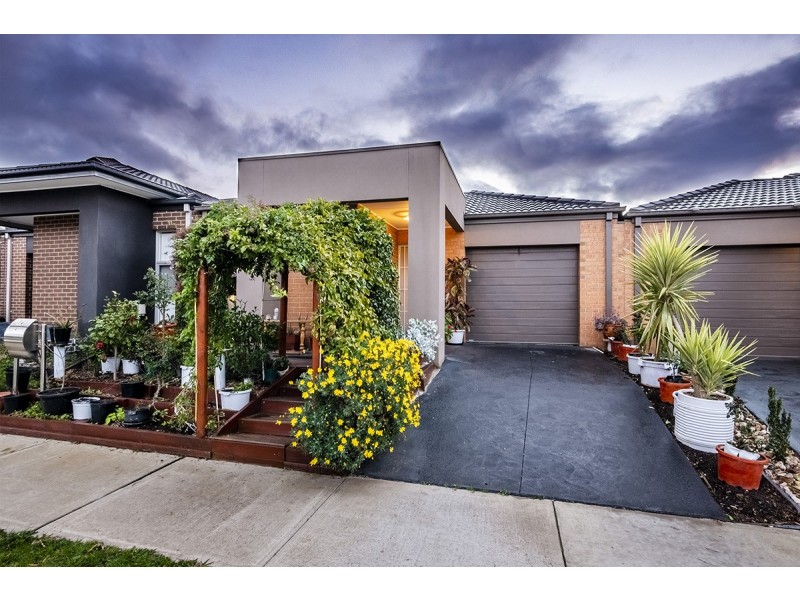 14 Pleven Rise, Clyde North VIC 3978