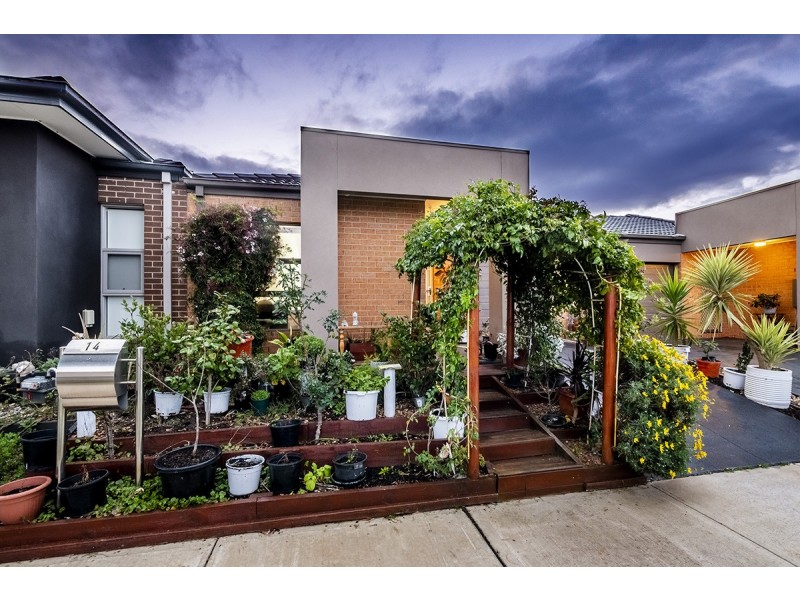 14 Pleven Rise, Clyde North VIC 3978