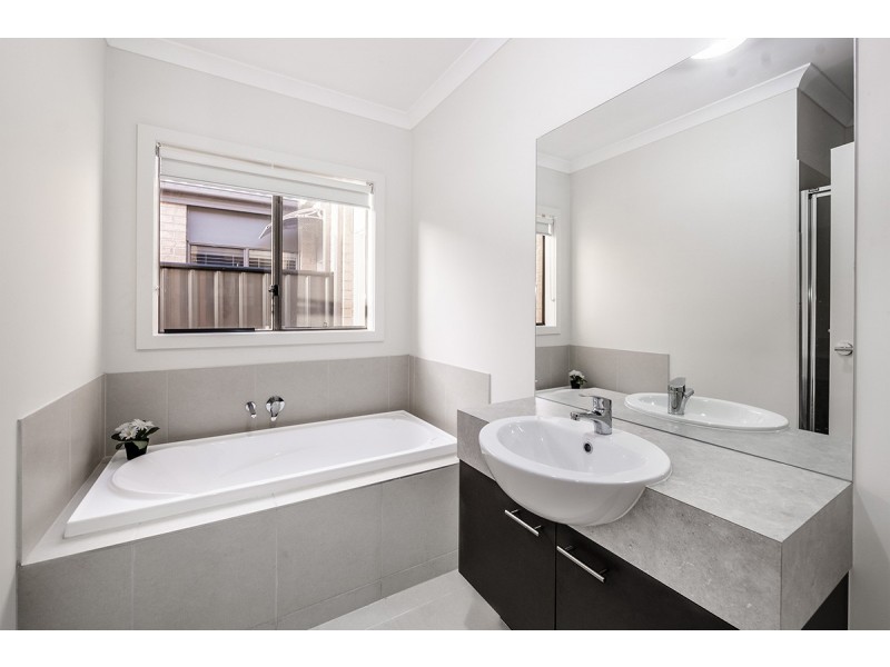 14 Pleven Rise, Clyde North VIC 3978