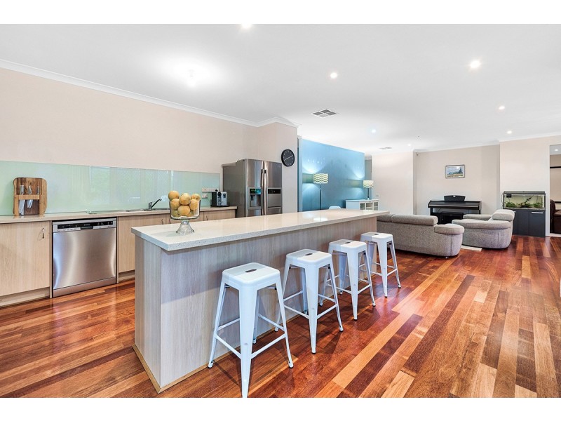 13 Carinya Court, Cranbourne North VIC 3977