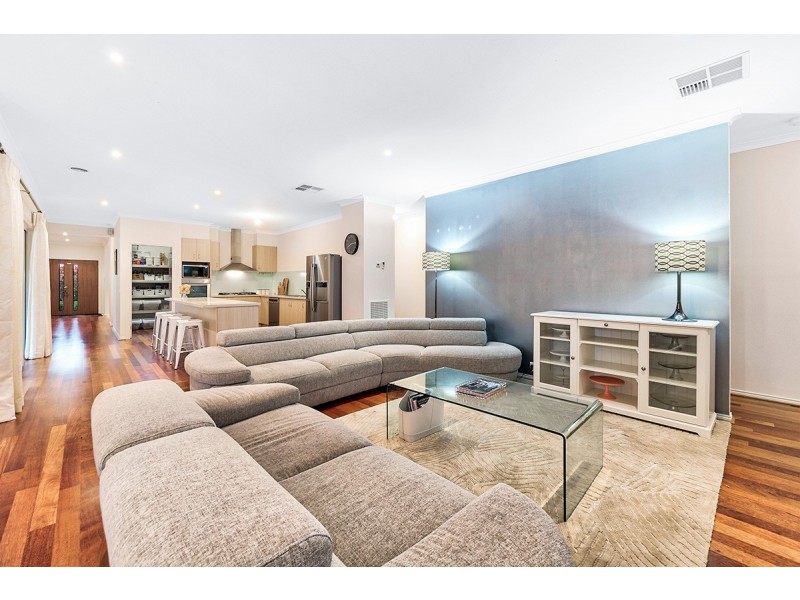 13 Carinya Court, Cranbourne North VIC 3977