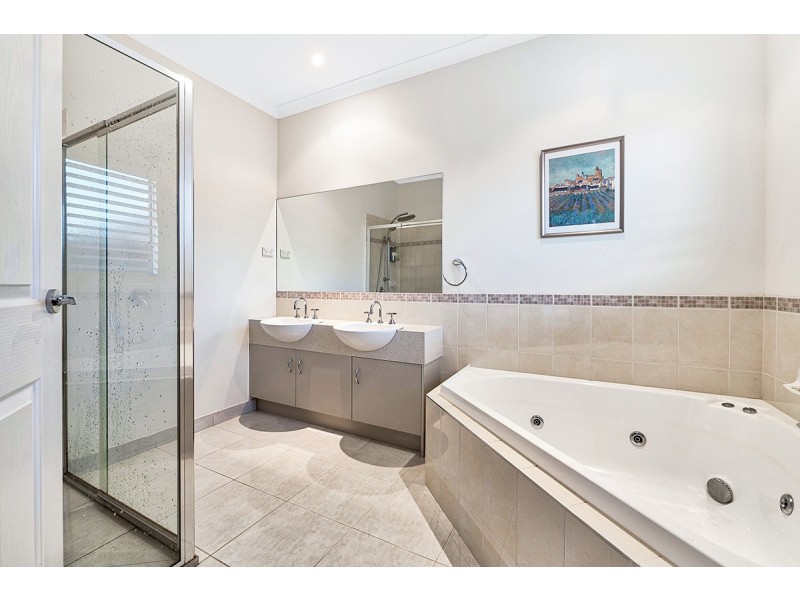 13 Carinya Court, Cranbourne North VIC 3977