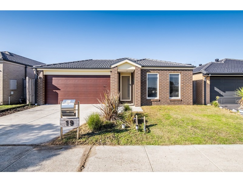 19 Red Poll Road, Cranbourne West VIC 3977