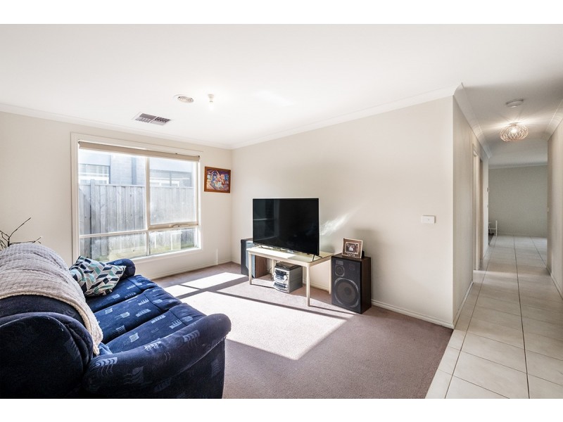 19 Red Poll Road, Cranbourne West VIC 3977