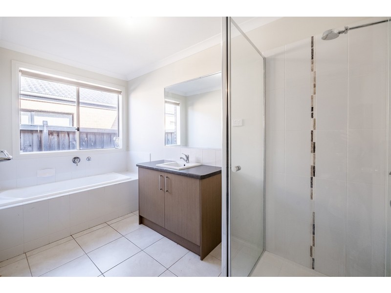 19 Red Poll Road, Cranbourne West VIC 3977