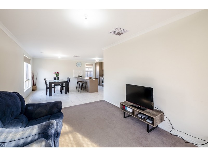 19 Red Poll Road, Cranbourne West VIC 3977