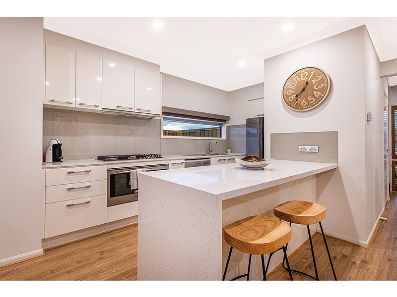 19 Wilmington Avenue, Cranbourne West VIC 3977