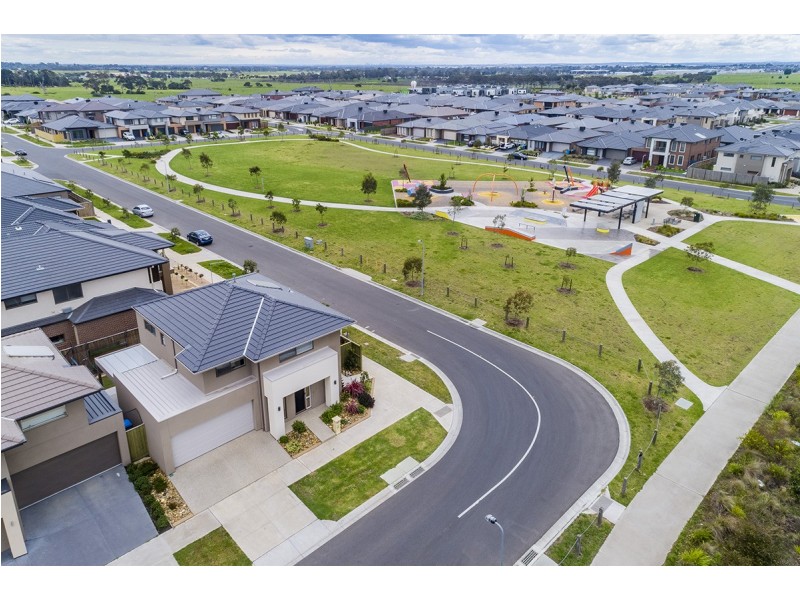 19 Wilmington Avenue, Cranbourne West VIC 3977