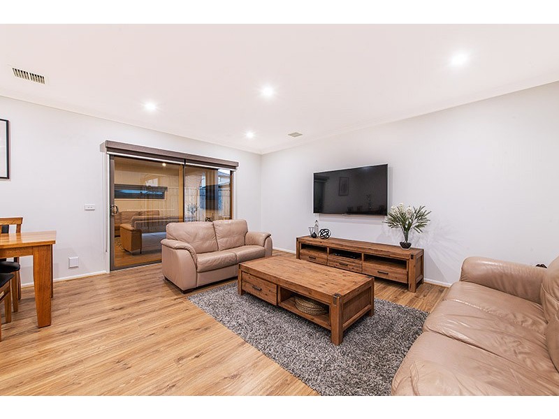 19 Wilmington Avenue, Cranbourne West VIC 3977