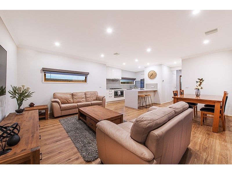 19 Wilmington Avenue, Cranbourne West VIC 3977