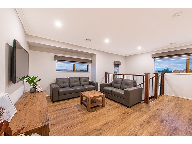 19 Wilmington Avenue, Cranbourne West VIC 3977