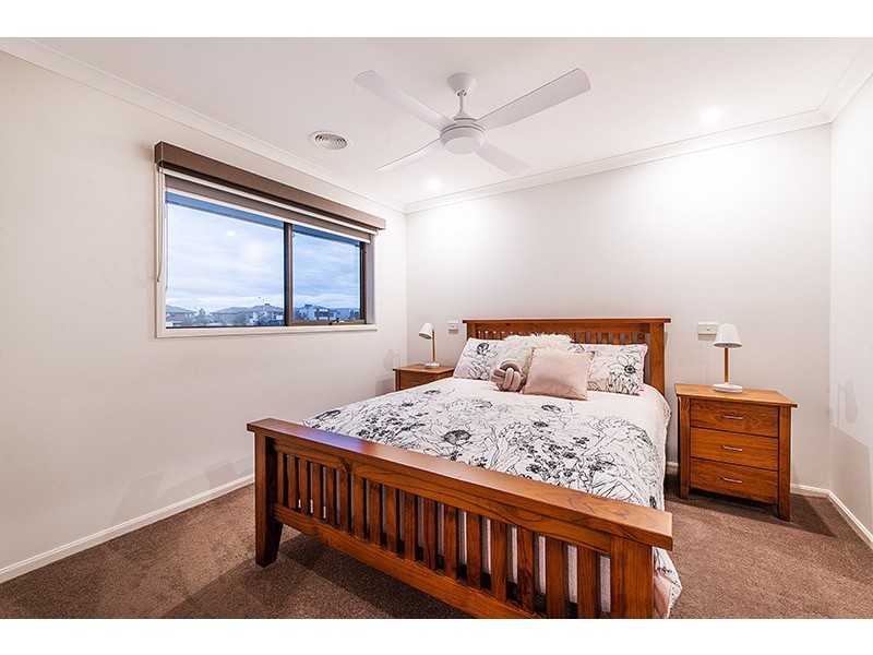 19 Wilmington Avenue, Cranbourne West VIC 3977