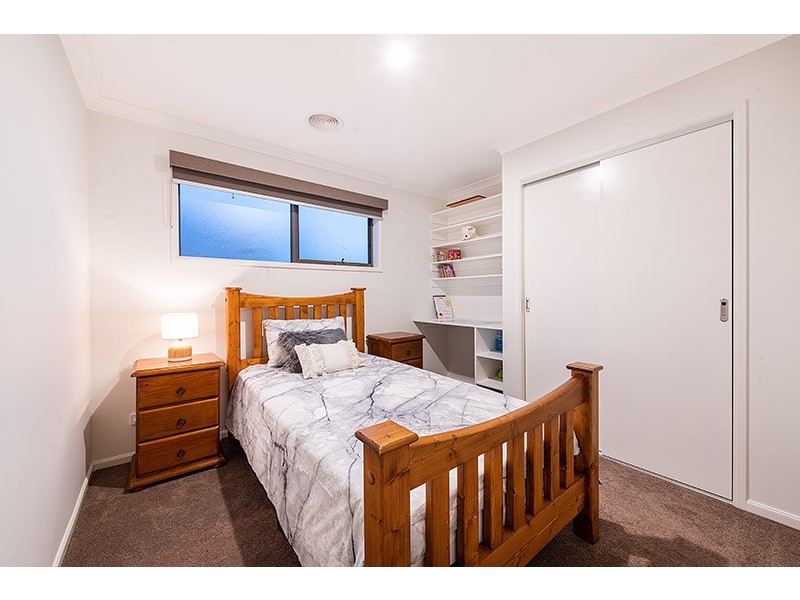 19 Wilmington Avenue, Cranbourne West VIC 3977