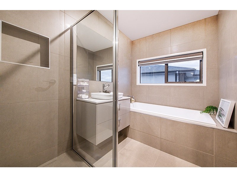 19 Wilmington Avenue, Cranbourne West VIC 3977