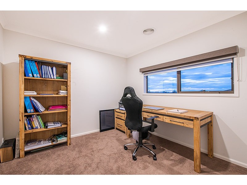 19 Wilmington Avenue, Cranbourne West VIC 3977