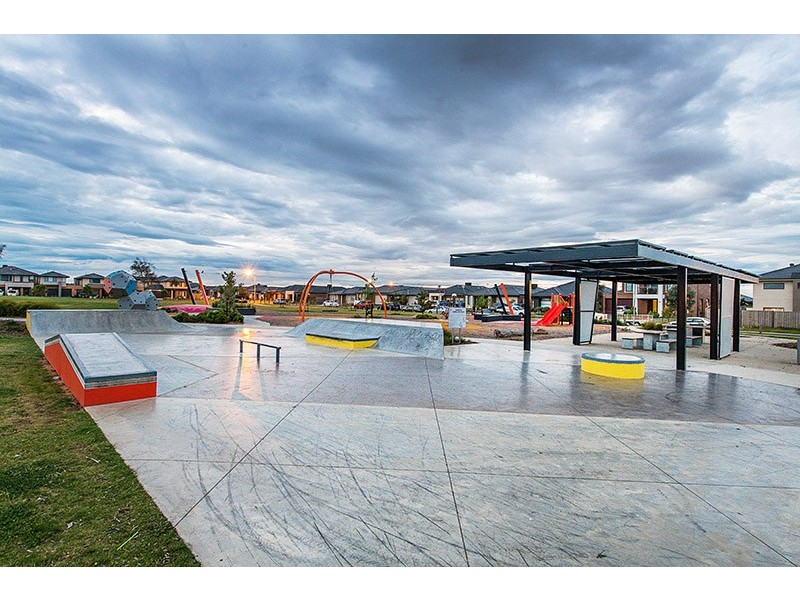 19 Wilmington Avenue, Cranbourne West VIC 3977