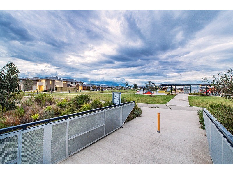 19 Wilmington Avenue, Cranbourne West VIC 3977