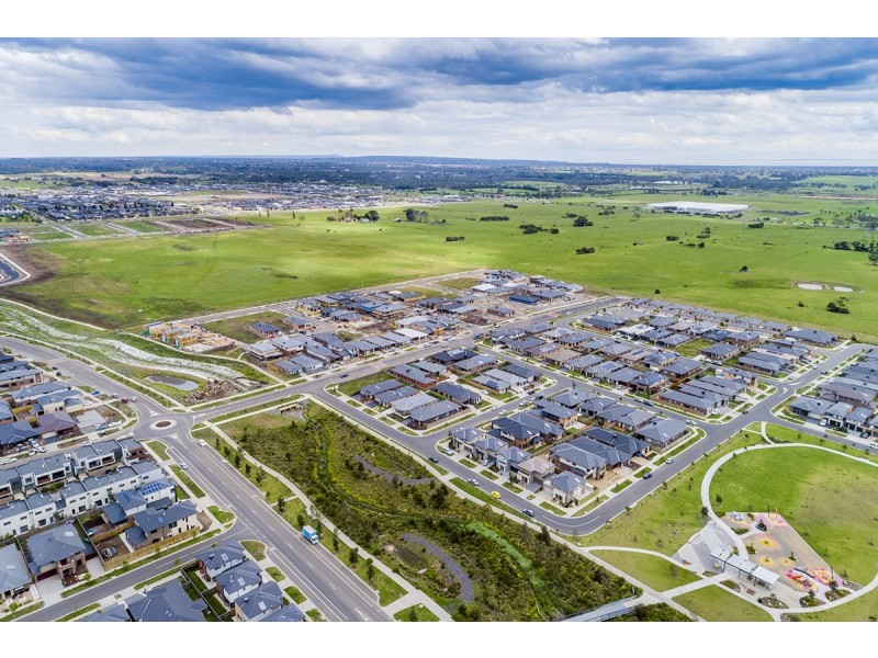 19 Wilmington Avenue, Cranbourne West VIC 3977