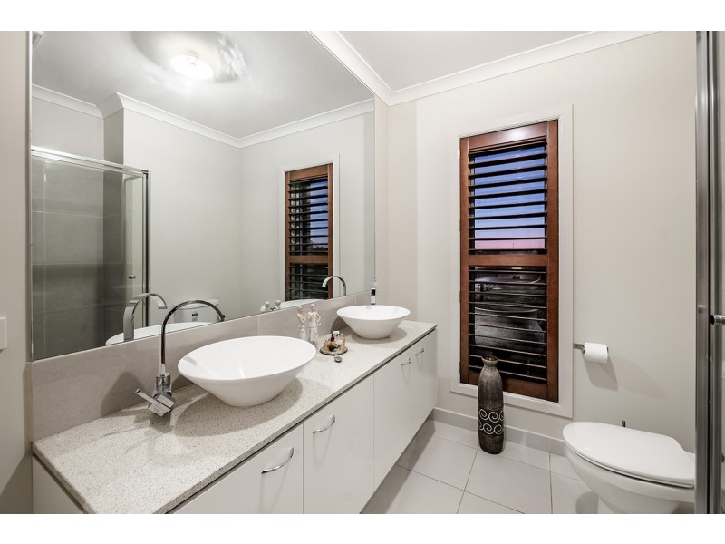 76 William Thwaites Boulevard, Cranbourne North VIC 3977