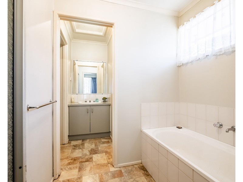 3 Brentwood Drive, Cranbourne North VIC 3977