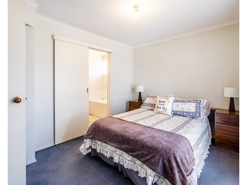 3 Brentwood Drive, Cranbourne North VIC 3977