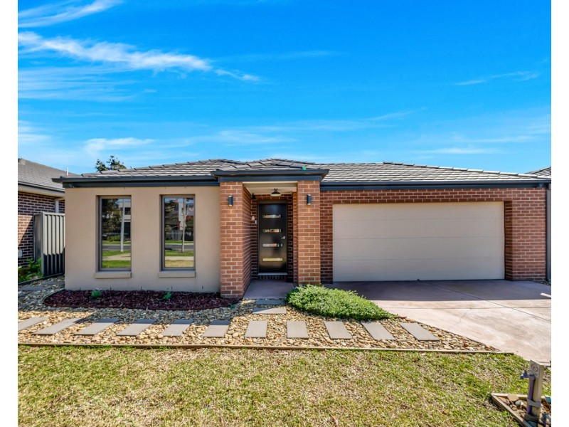 84 Elmslie Drive, Cranbourne East VIC 3977