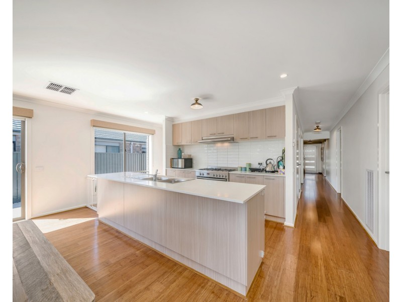 84 Elmslie Drive, Cranbourne East VIC 3977