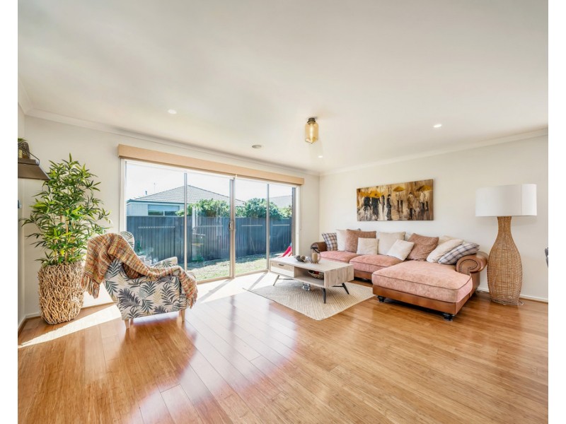 84 Elmslie Drive, Cranbourne East VIC 3977