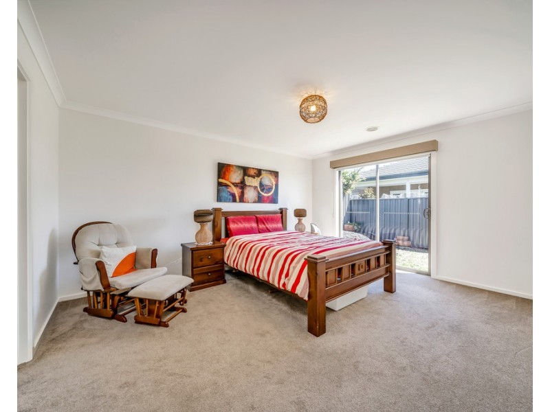 84 Elmslie Drive, Cranbourne East VIC 3977