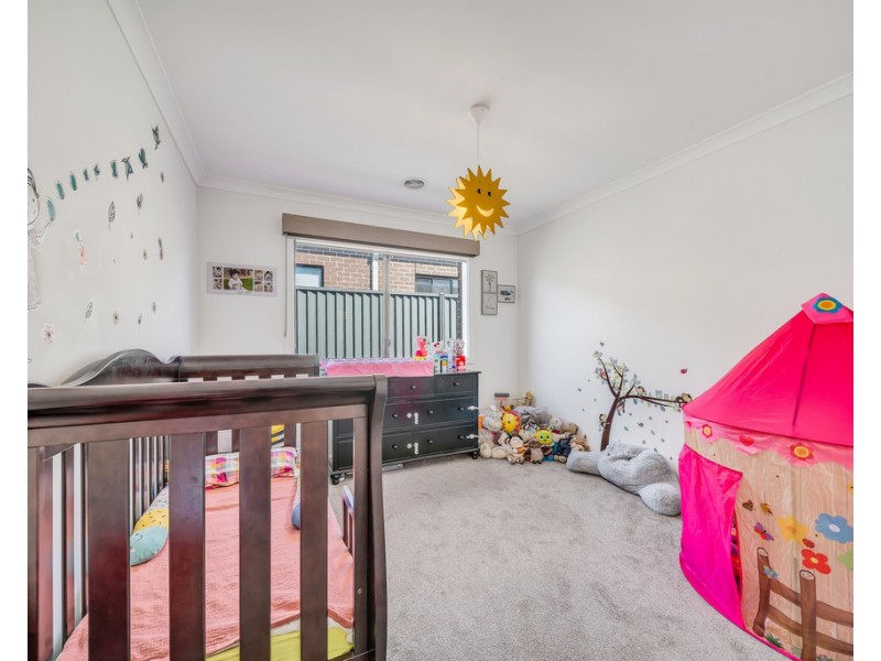 84 Elmslie Drive, Cranbourne East VIC 3977