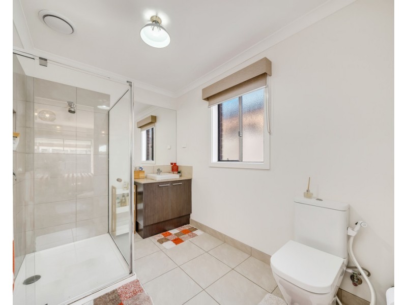 84 Elmslie Drive, Cranbourne East VIC 3977