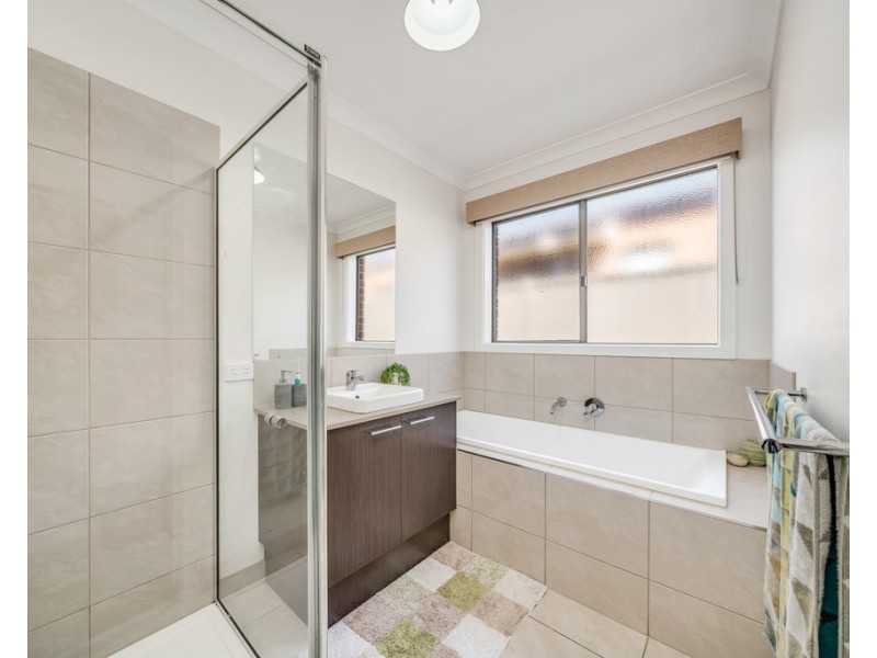 84 Elmslie Drive, Cranbourne East VIC 3977