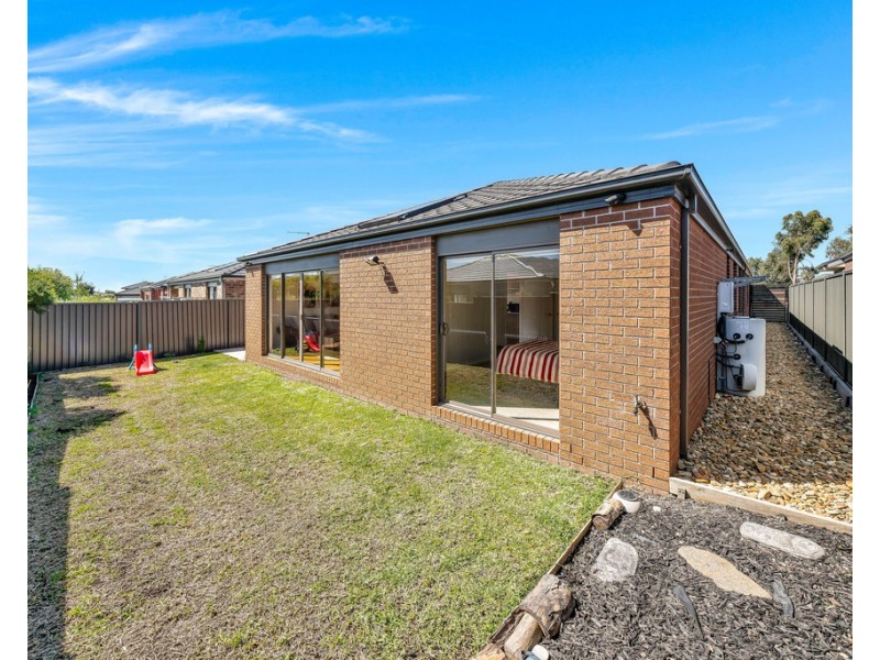 84 Elmslie Drive, Cranbourne East VIC 3977