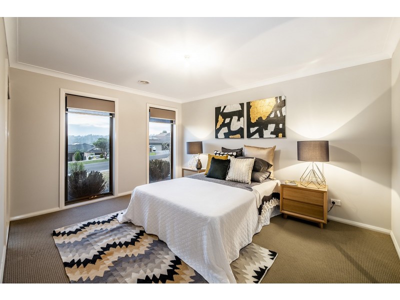 27 Claudia Crescent, Drouin VIC 3818
