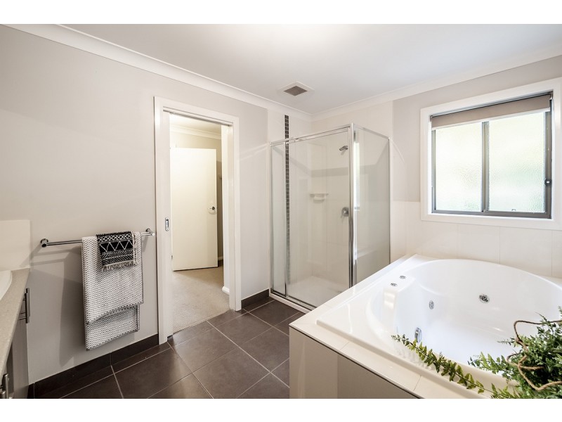 27 Claudia Crescent, Drouin VIC 3818