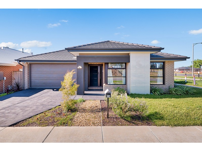 35 Everard Avenue, Clyde North VIC 3978