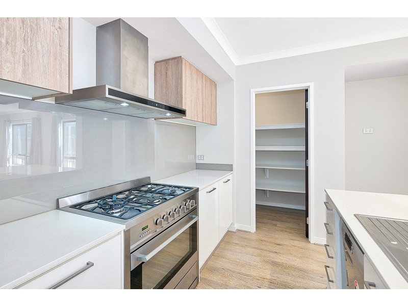 35 Everard Avenue, Clyde North VIC 3978