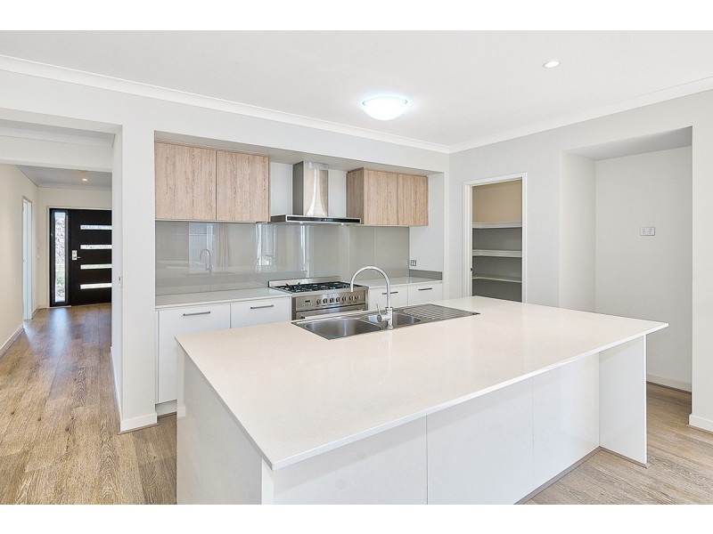 35 Everard Avenue, Clyde North VIC 3978