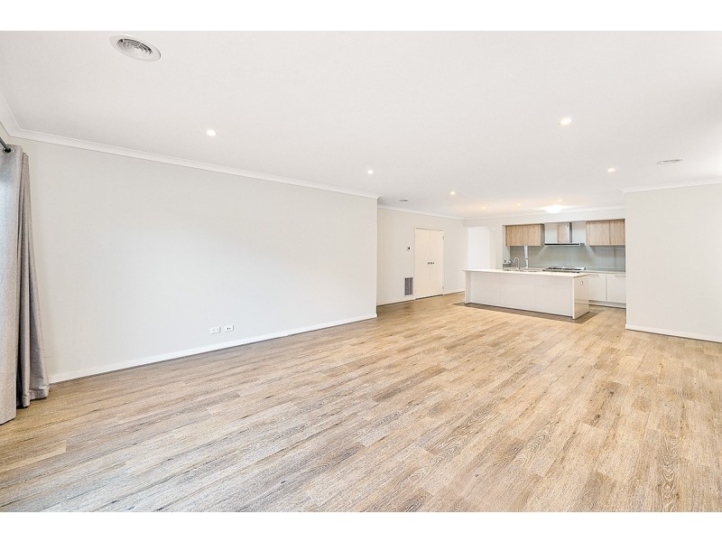 35 Everard Avenue, Clyde North VIC 3978