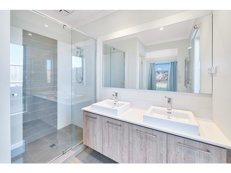 35 Everard Avenue, Clyde North VIC 3978