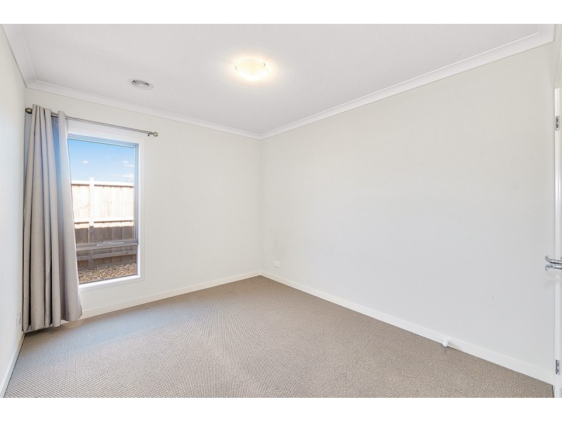 35 Everard Avenue, Clyde North VIC 3978