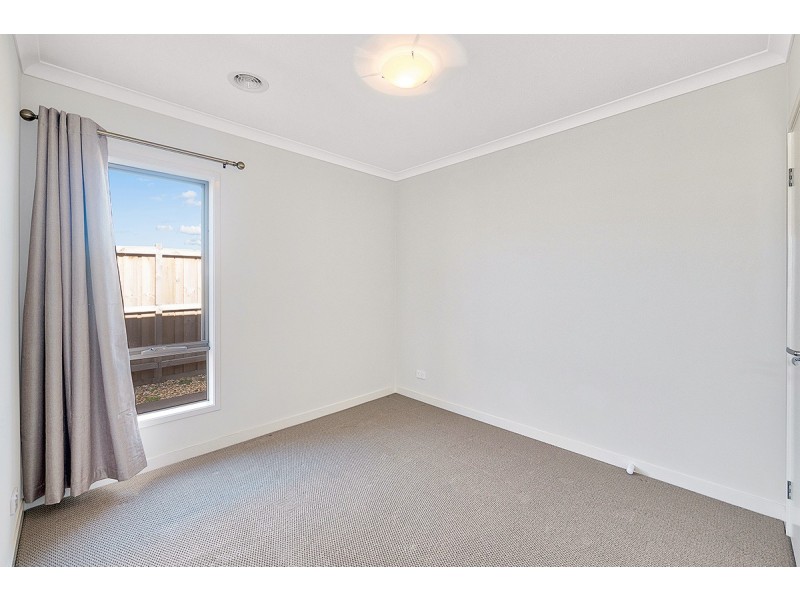 35 Everard Avenue, Clyde North VIC 3978