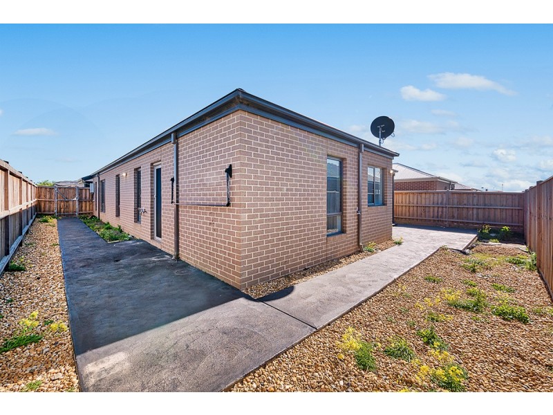 35 Everard Avenue, Clyde North VIC 3978