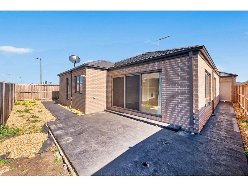 35 Everard Avenue, Clyde North VIC 3978