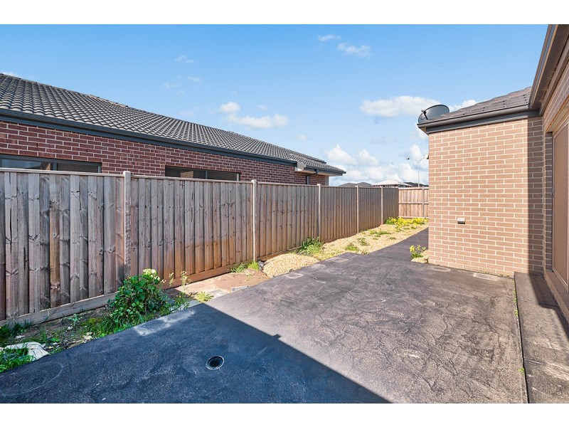 35 Everard Avenue, Clyde North VIC 3978