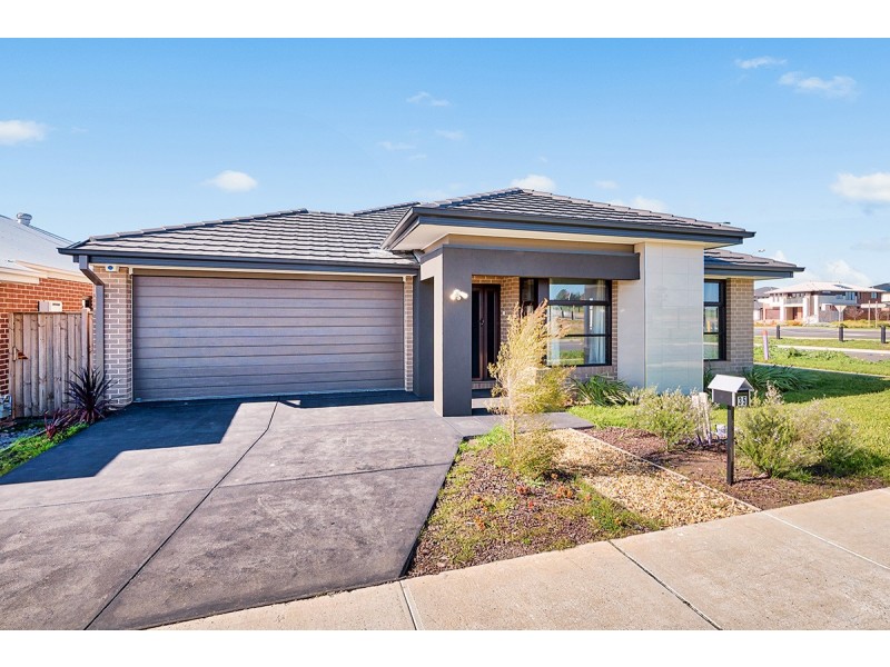 35 Everard Avenue, Clyde North VIC 3978