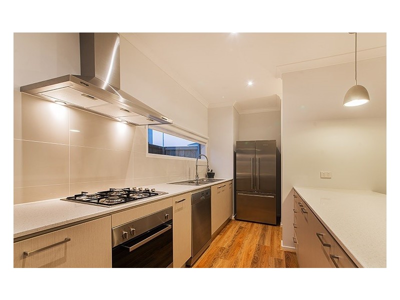 4 Mossey Crescent, Cranbourne East VIC 3977